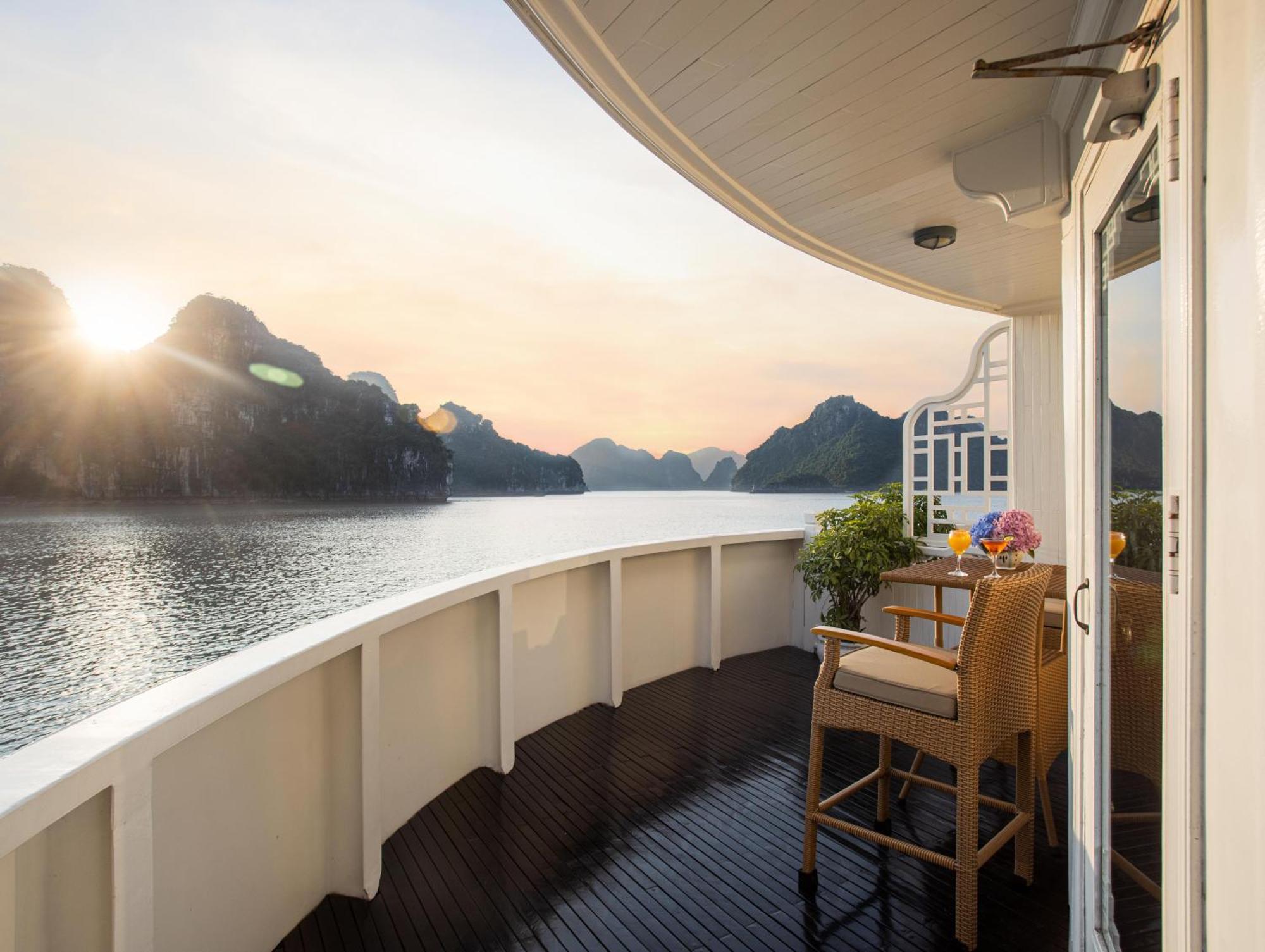 Hotel The Au Co Cruise - Managed By Bhaya Cruise Ha Long Exterior foto