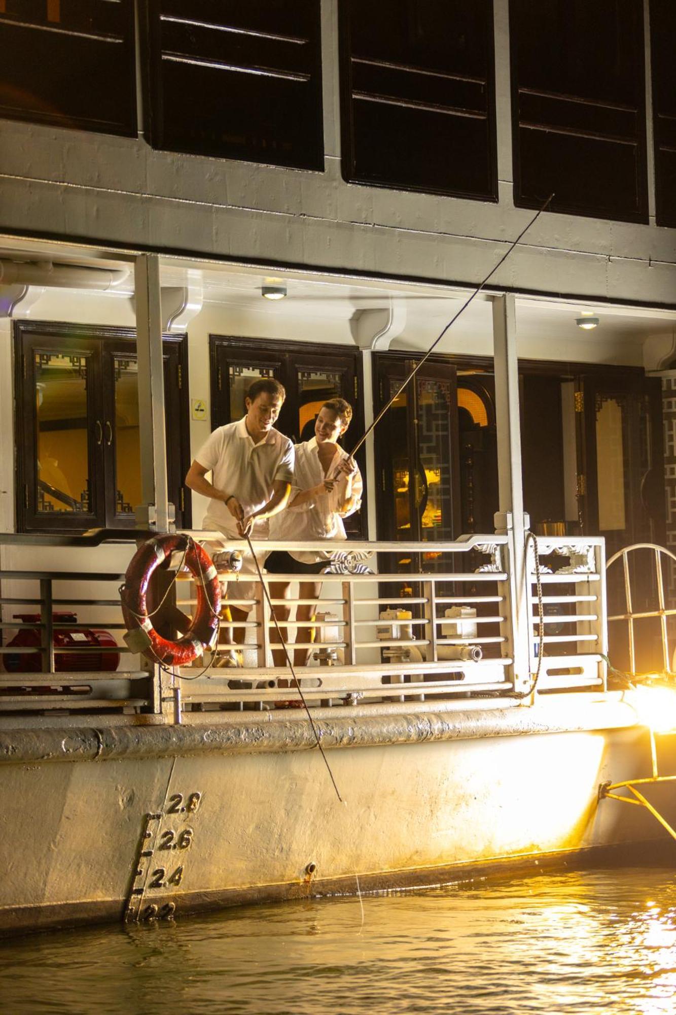 Hotel The Au Co Cruise - Managed By Bhaya Cruise Ha Long Exterior foto