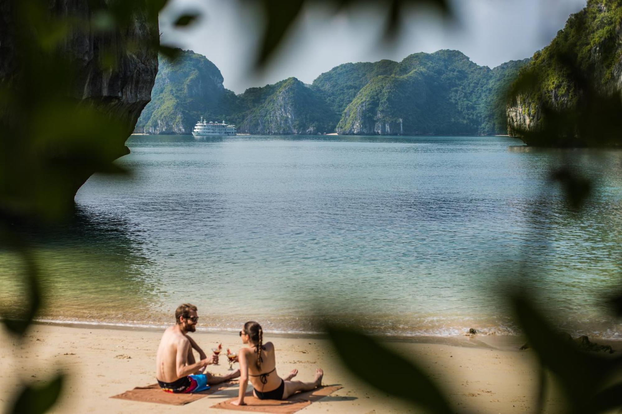 Hotel The Au Co Cruise - Managed By Bhaya Cruise Ha Long Exterior foto