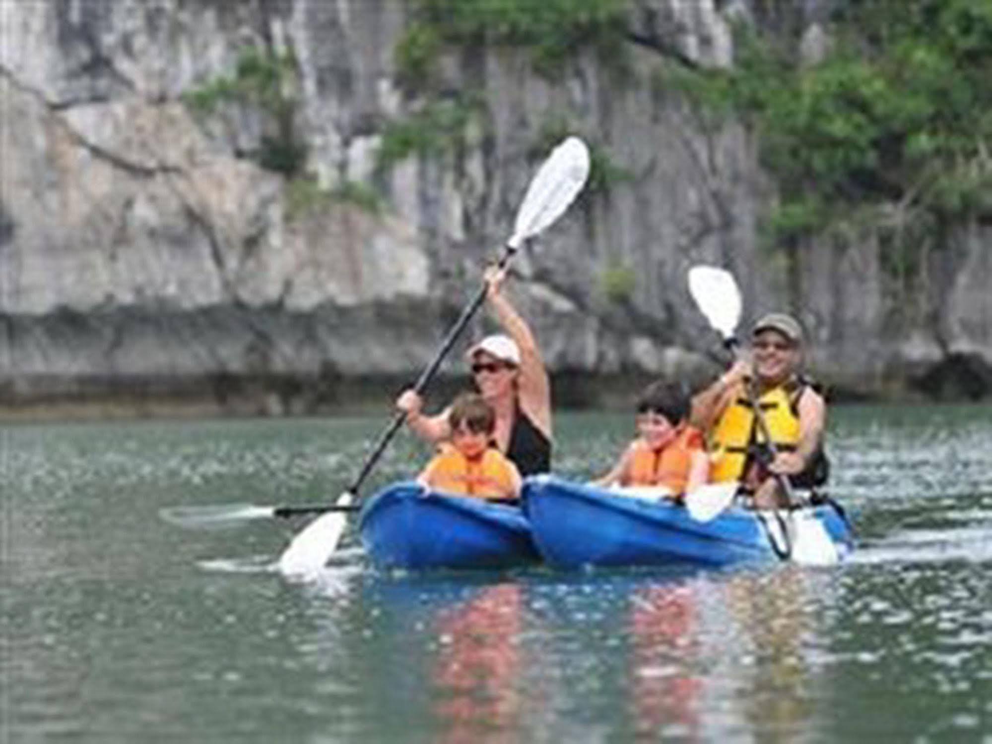 Hotel The Au Co Cruise - Managed By Bhaya Cruise Ha Long Exterior foto
