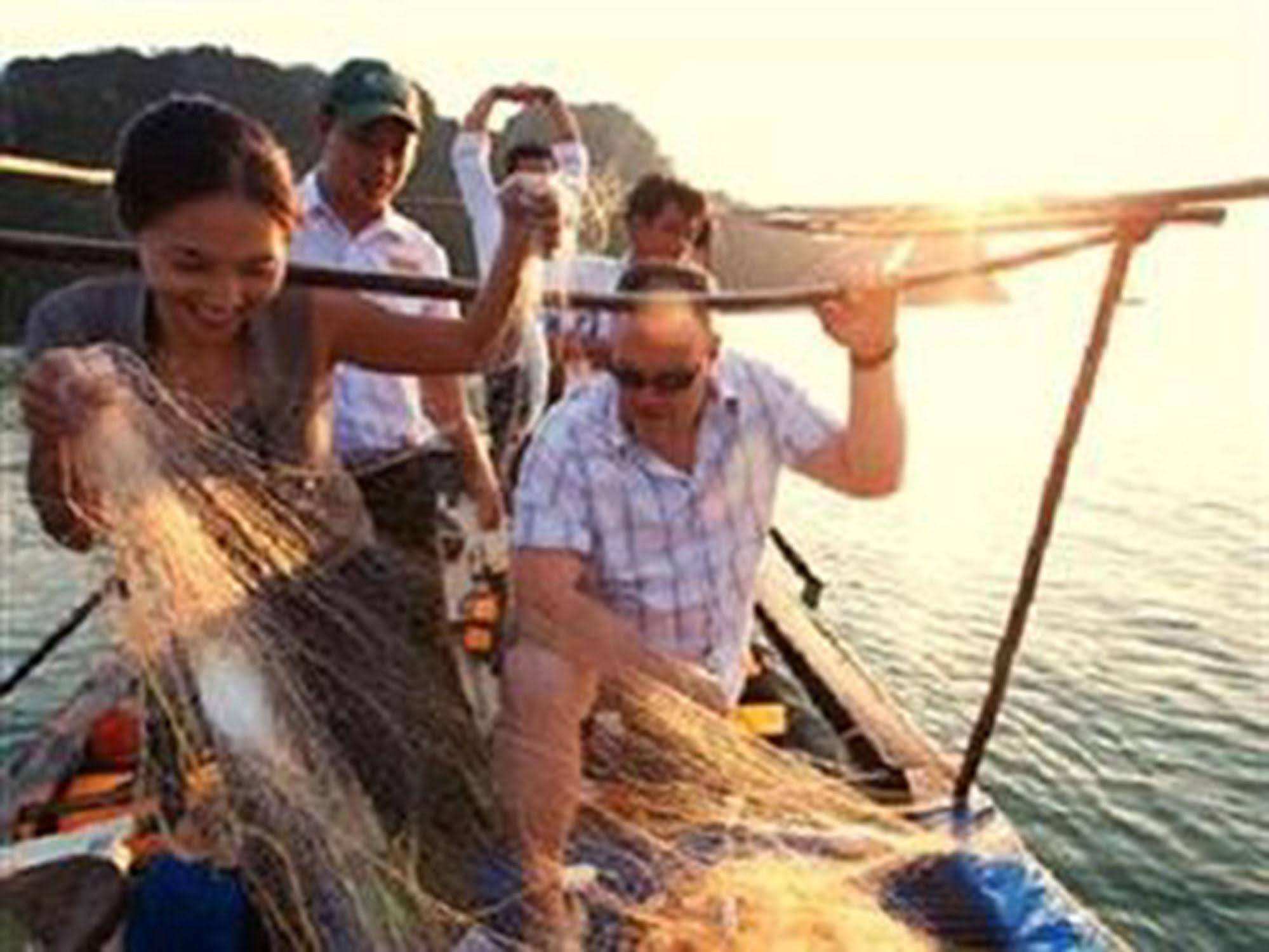 Hotel The Au Co Cruise - Managed By Bhaya Cruise Ha Long Exterior foto